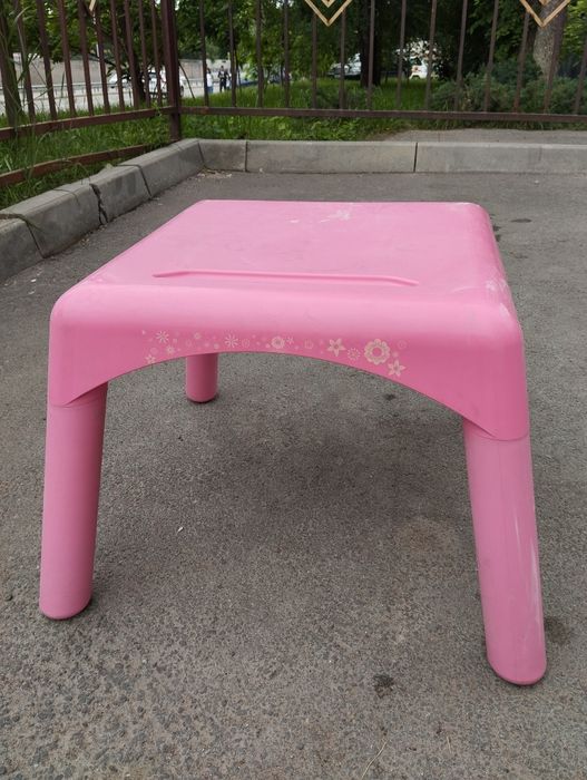 Продам детский столик