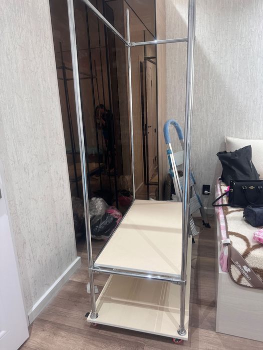Продам вешалку, цена 15000