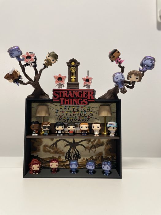 Suport etajera stand figurine stranger things kinder will