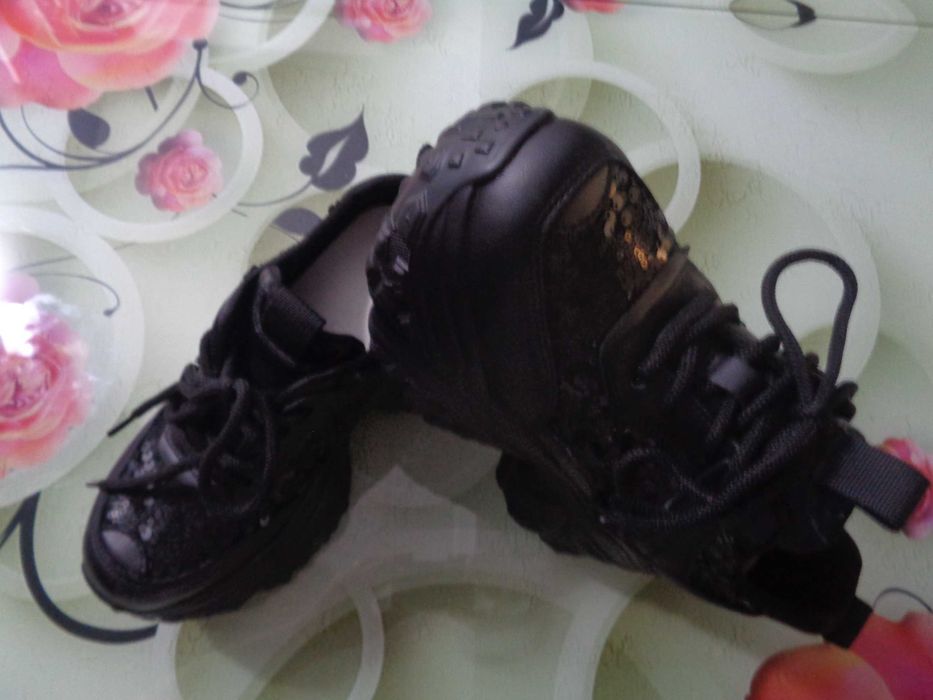 Vand adidasi cu platforma pt dame 2.