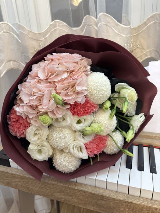 Цветы сегодня подарили