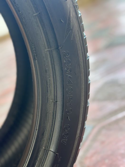 Шины 235/40/19 зимние