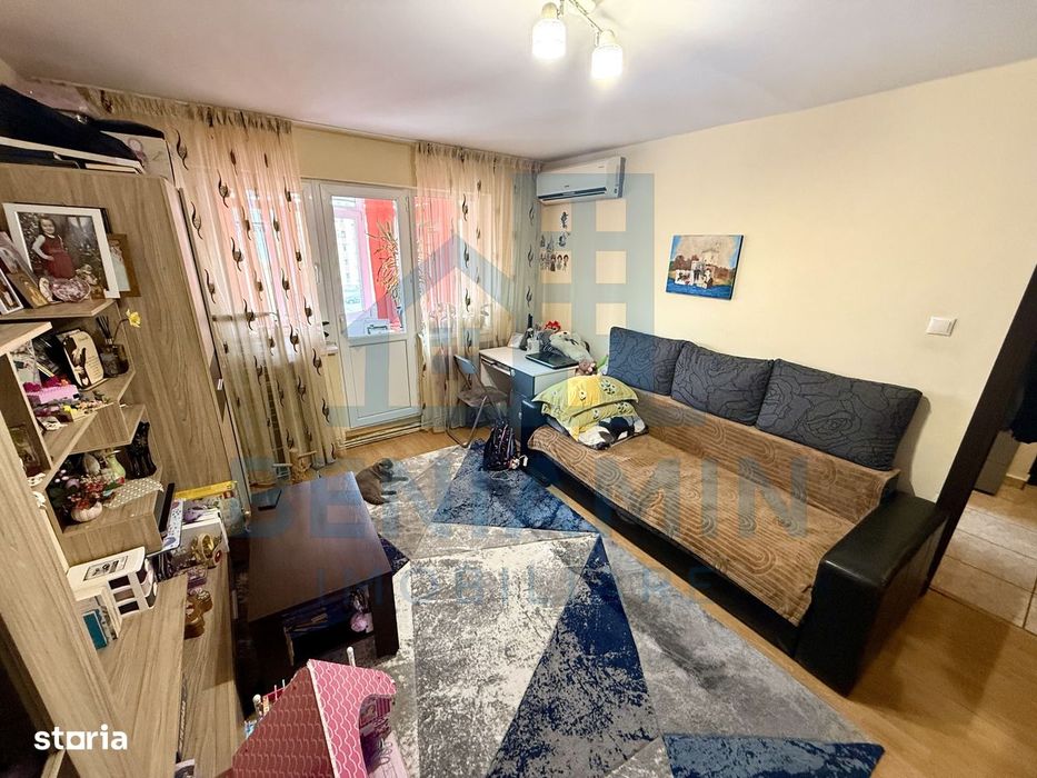 3 camere - etaj 3 - 52mp - renovat - centrala - apa - Craiovita Noua