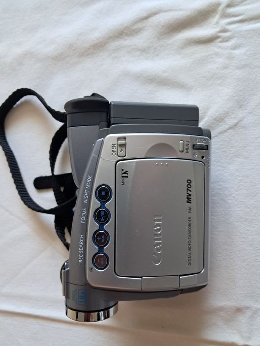 Camera video digitală Cannon MV700