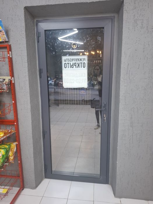 Продам дверь алюминиевый профиль. 90×200