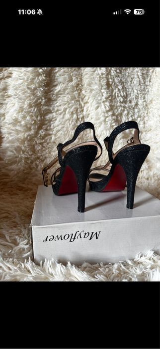 Sandale cu toc subtire negre