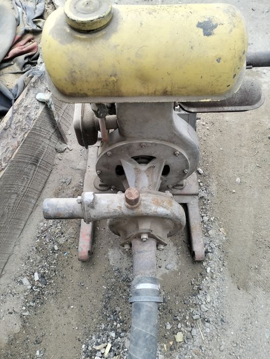 Бензиновый водяной насос