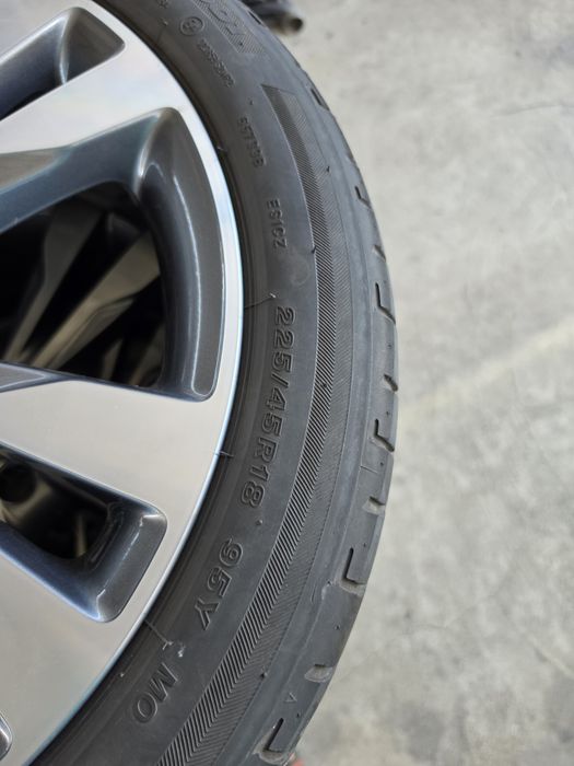 4 Броя Спорт пакет Bridgestone 2х225/45/18 6,5mm 2x245/40/18 5,6mm