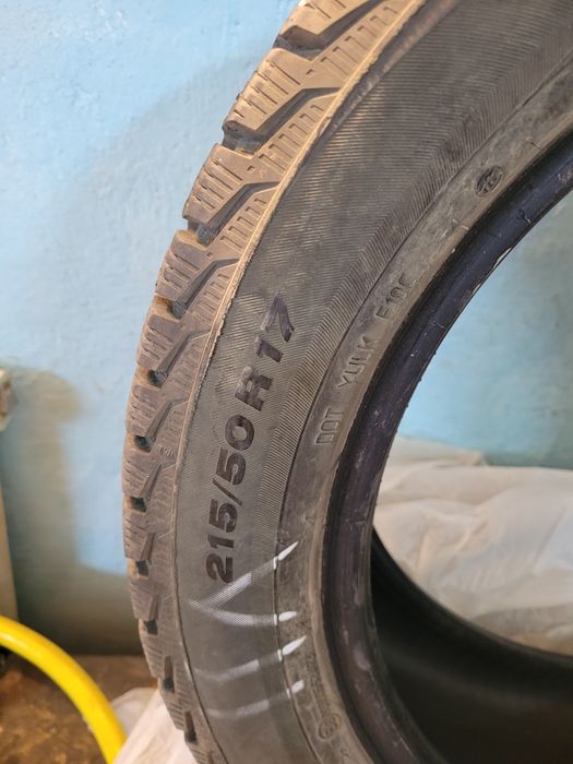 Продаётся 2 зимние шины