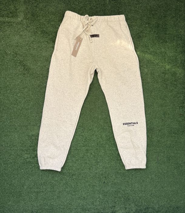 pantaloni essentials