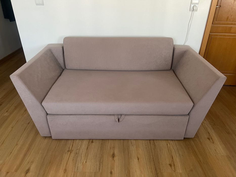 Двуместен разтегателен диван