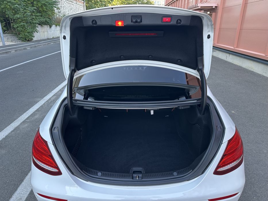 Mercedes Benz E 220d 4Matic, pachet AMG
