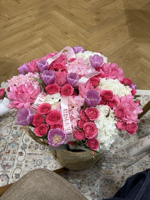 Букет  цвето с корзиной