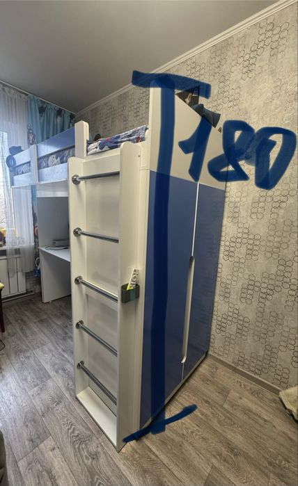 Кровать чердак, матрас, стол с ящиками