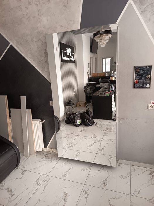 Scaun frizerie si oglinda frizerie