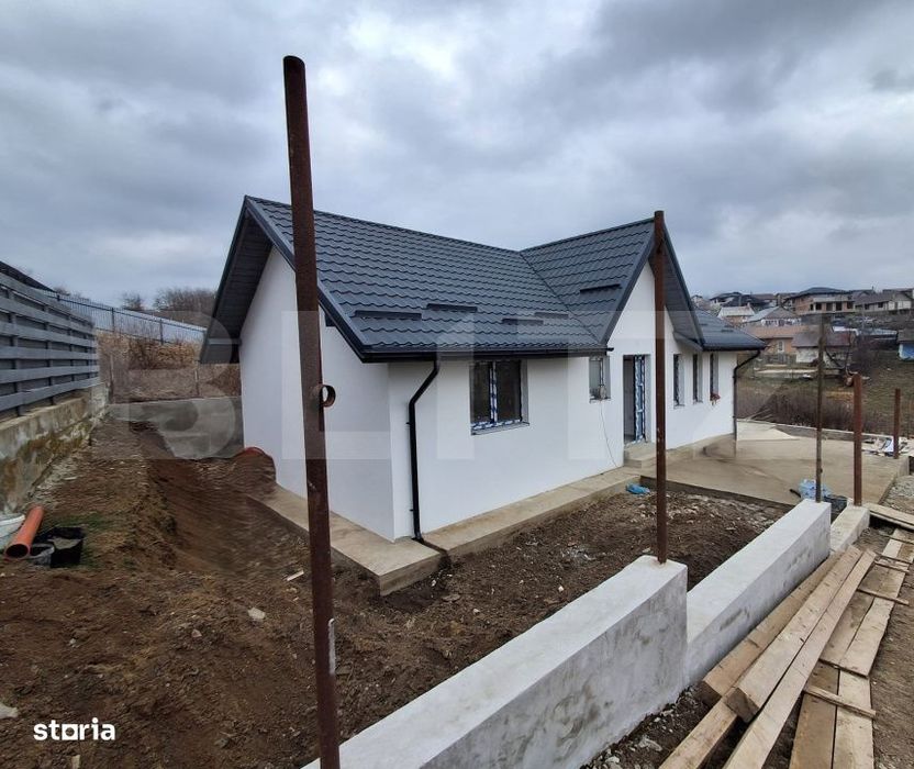 Casa 3 camere, 86mp, 310 mp teren, cu terasa si beci, Visani