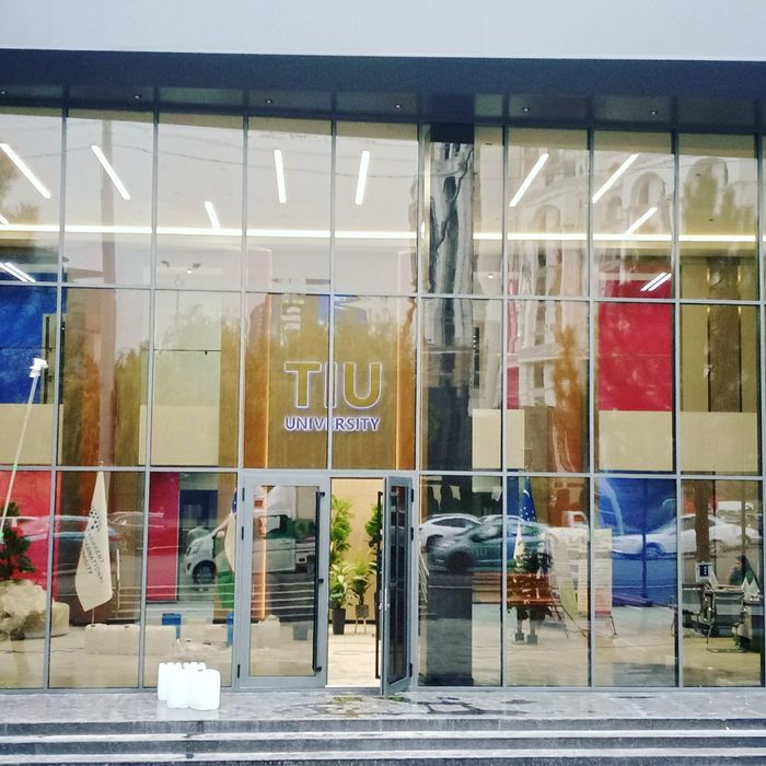 Oyna yuvish fasad moyka bruschatka yuvish