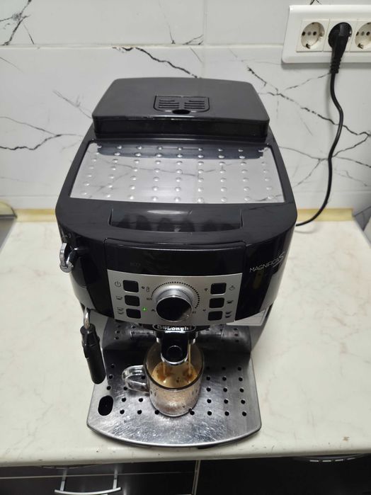 Espressor Automat DeLonghi Magnifica S ECAM 22.110B Aparat Cafea Boabe