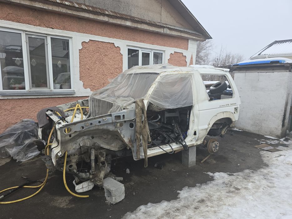 Продам поджеро на запчастям