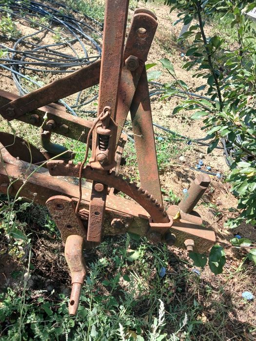 Vând plug agricol cu 2 cormane, adus