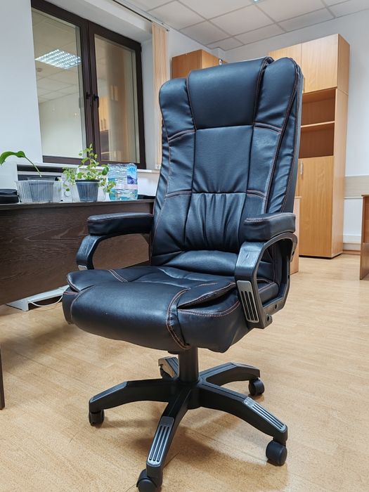 Кресло хорошый кожаный