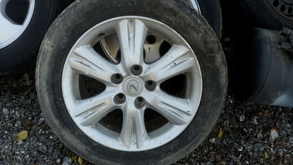 Лексус ИС 220 д 2007 г само на части.