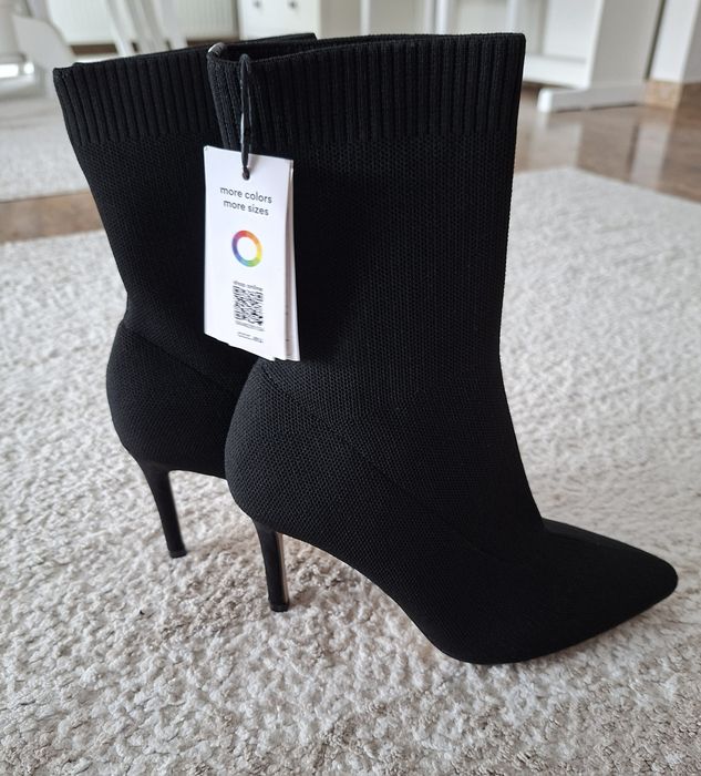 Ghete Reserved Noi marimea  40