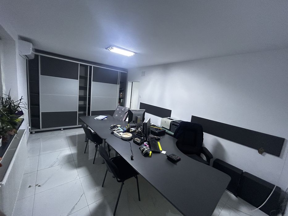 Spațiu de închiriat – parter, 50 mp, zonă  centrală,accesorizat