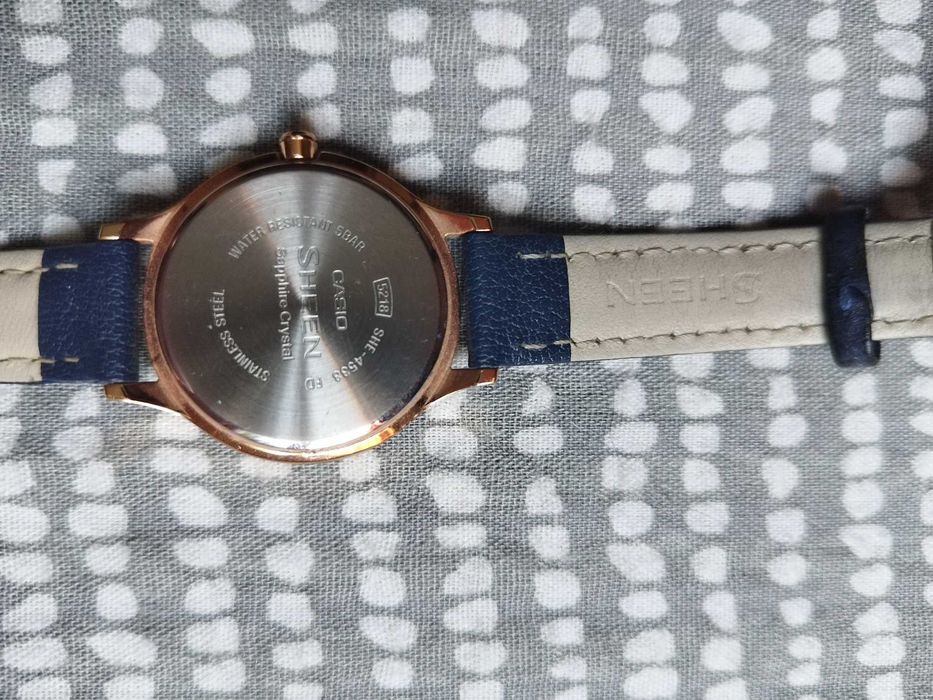 Продавам дамски часовник casio