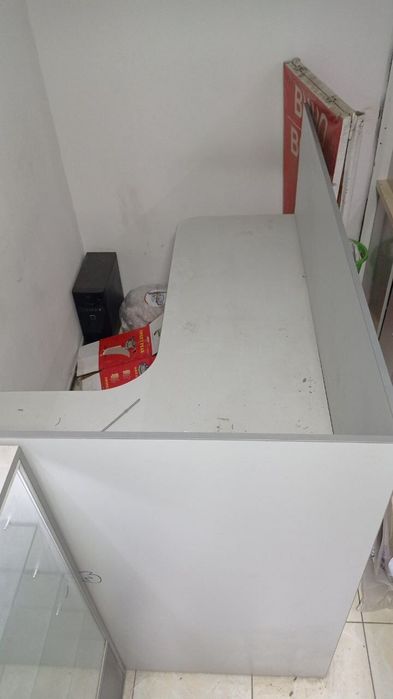 Srochni. Vitrina sotiladi. Aksesuar dokonda 4 oy ishlagan.