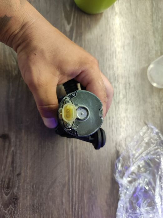 Допълнителна водна помпа Е87