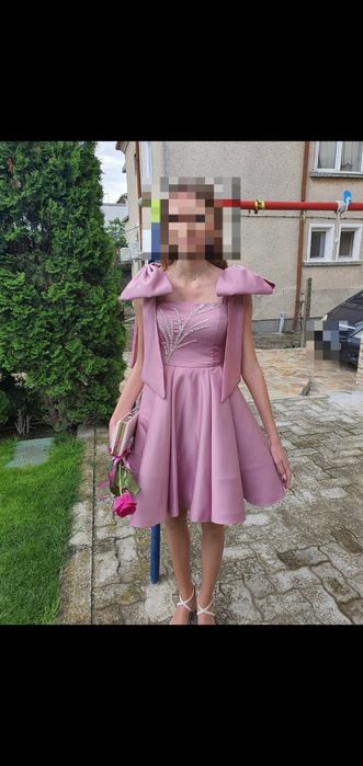 Официална рокля.