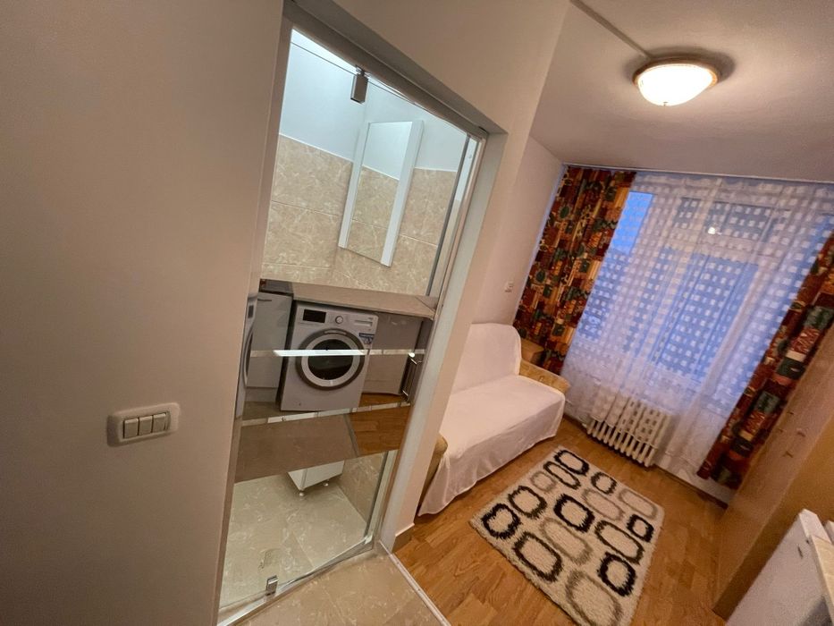 Închiriez camera camin