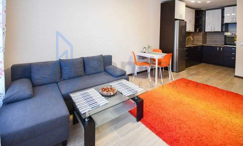 Двустаен апартамент под наем в кв. Младост 4