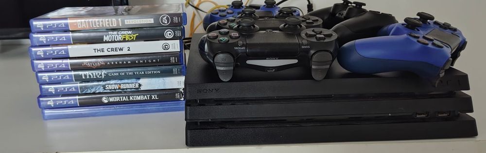 Vând PS4 PRO   în perfectă stare de funcționare