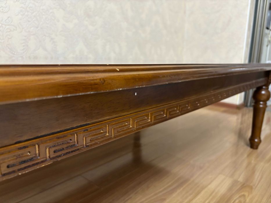 Стол деревяный, низкий