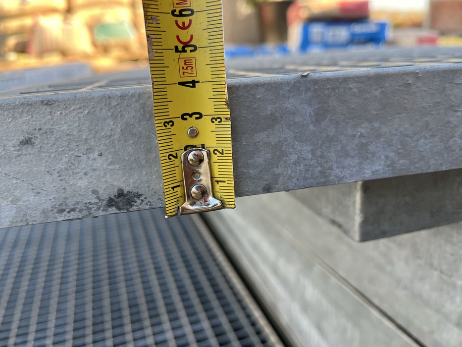 Gretare zincate galvanizate trepte