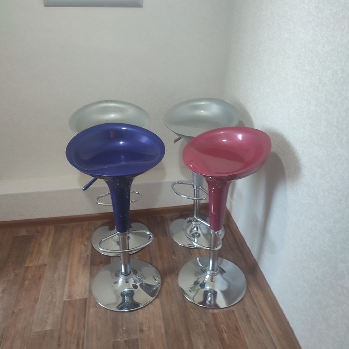 Продам барные стулья