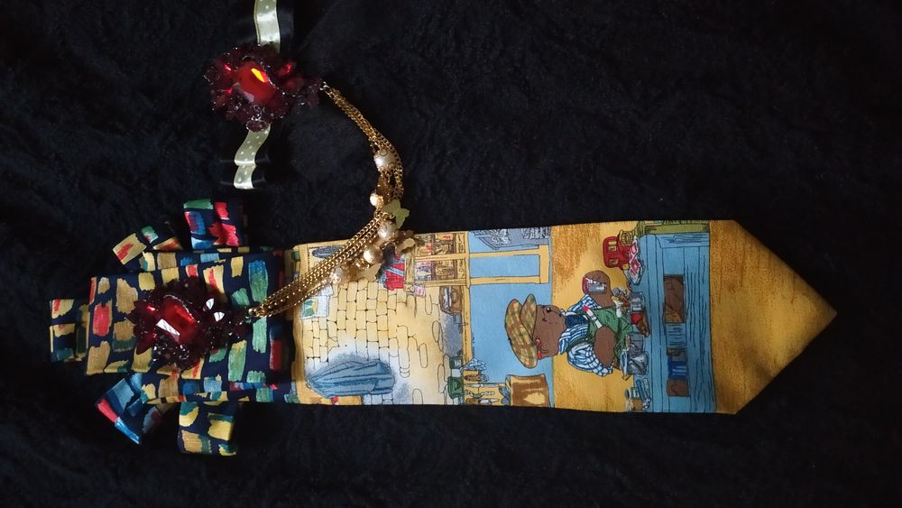 Уникална вратовръзка,бижу с брошка