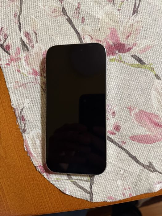 продавам Iphone 16 pro