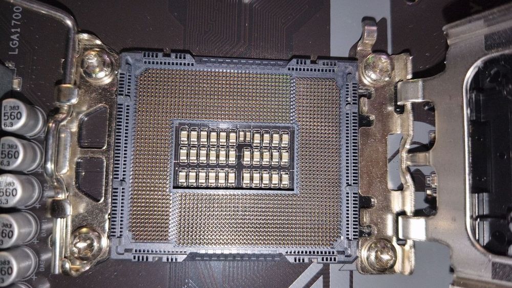 Плата Gigabyte B760M на запчасти