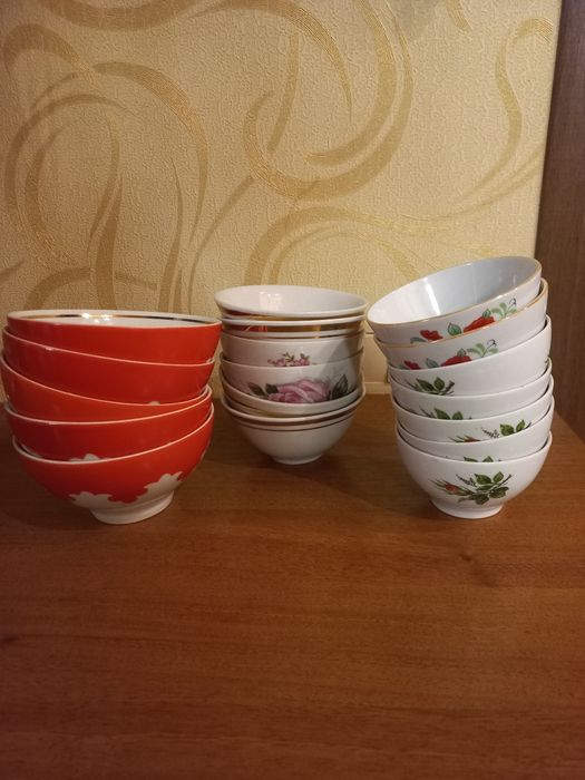 Продам средние ,маленькие пиалы,тарелки