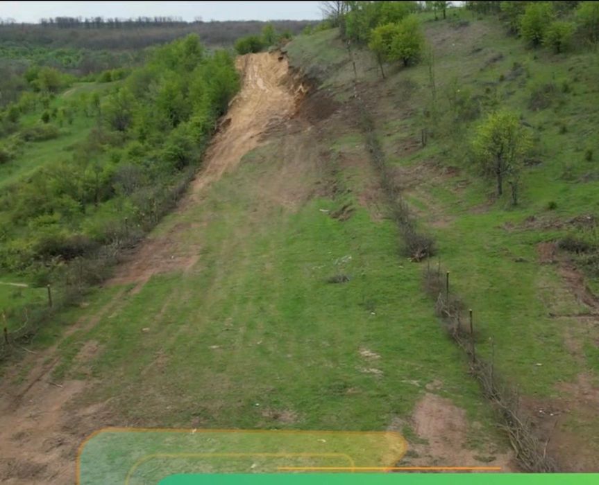 Zonă superbă - teren intravilan- Leamna