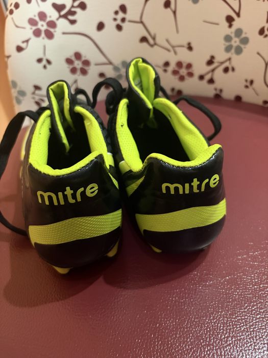 Детски футболни обувки