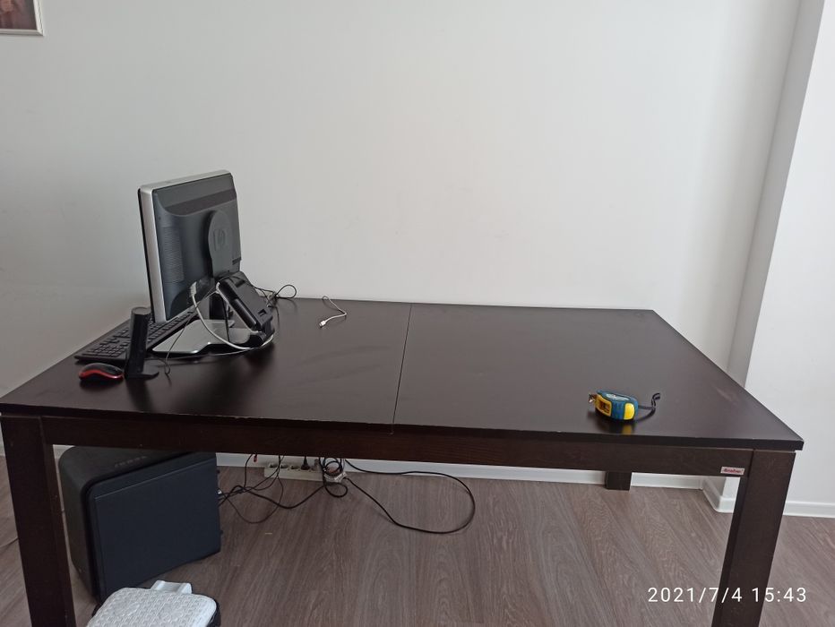 Продам стол для гостиной или кухни