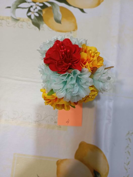 декорация мини ваза за подарък в подаръчна прозрачна кутия