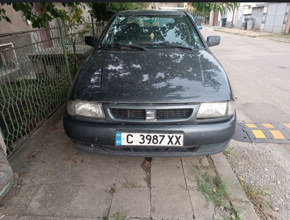 Продава се цял за части