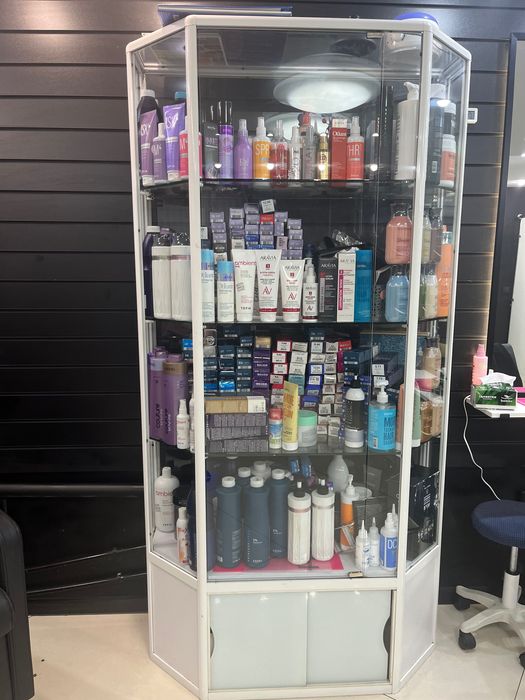 Витрина стеклянная с замком