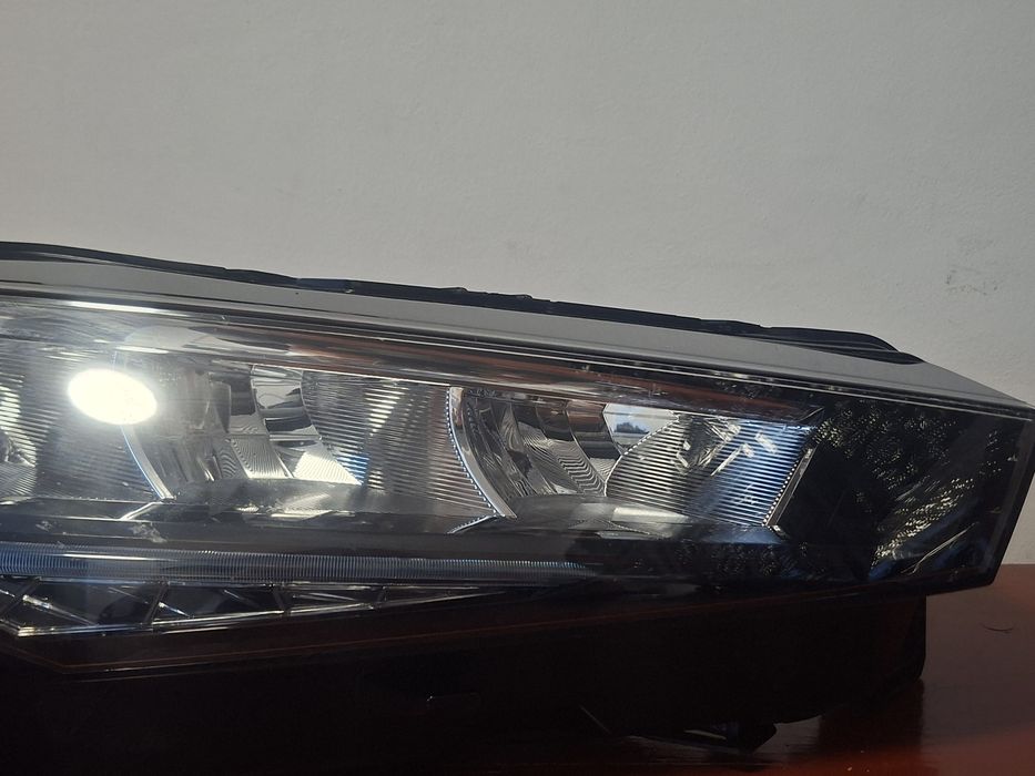 Far dreapta halogen / led skoda skala