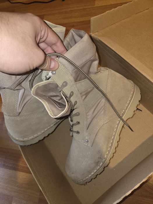 Vand bocanci militari de vara nepurtati